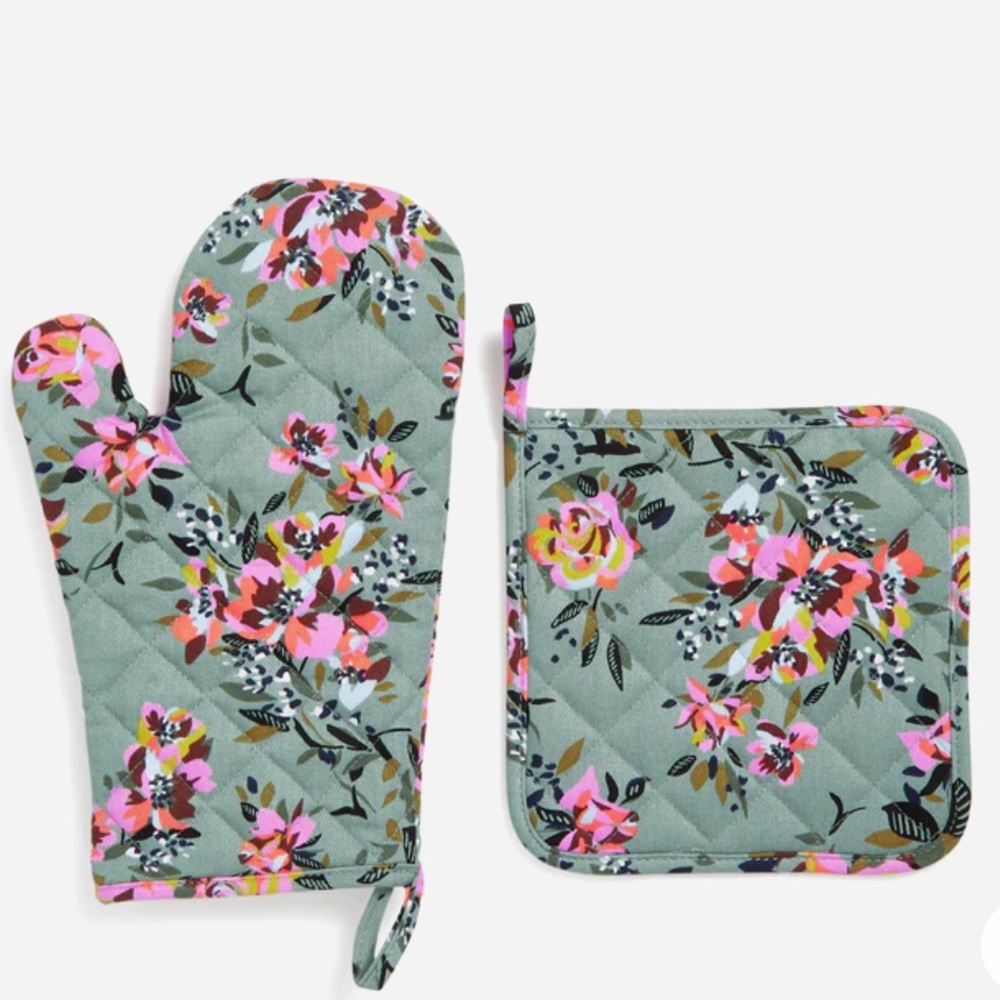 Vera Bradley pot holder & oven mitt set